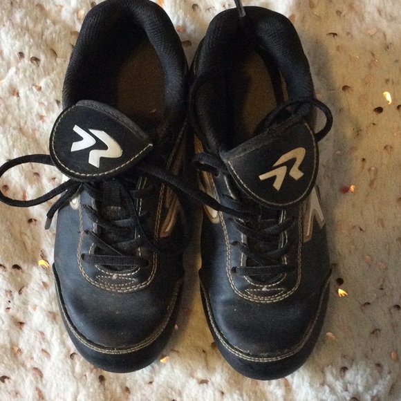Ringor molded softball cleats size 2 youth - Picture 2 of 3